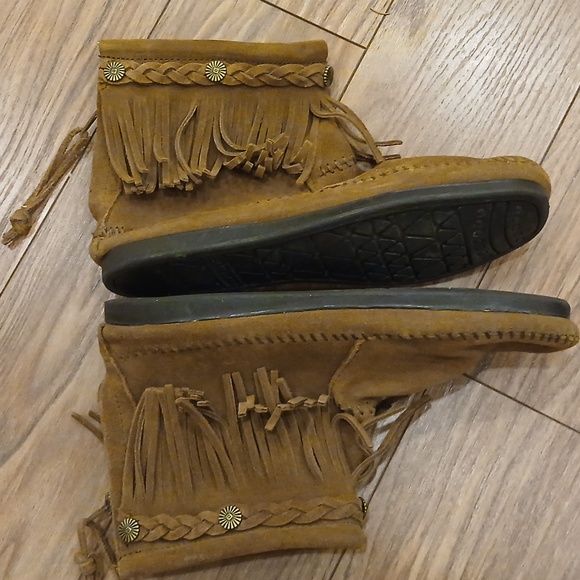 Minnetonka Moccasins - Picture 2 of 10